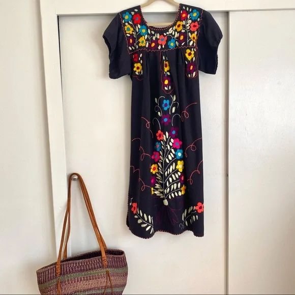 mexican embroidered tunic dress De La Rosa Embroidered Dress main image 0